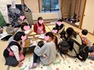 手形・足形アートの様子